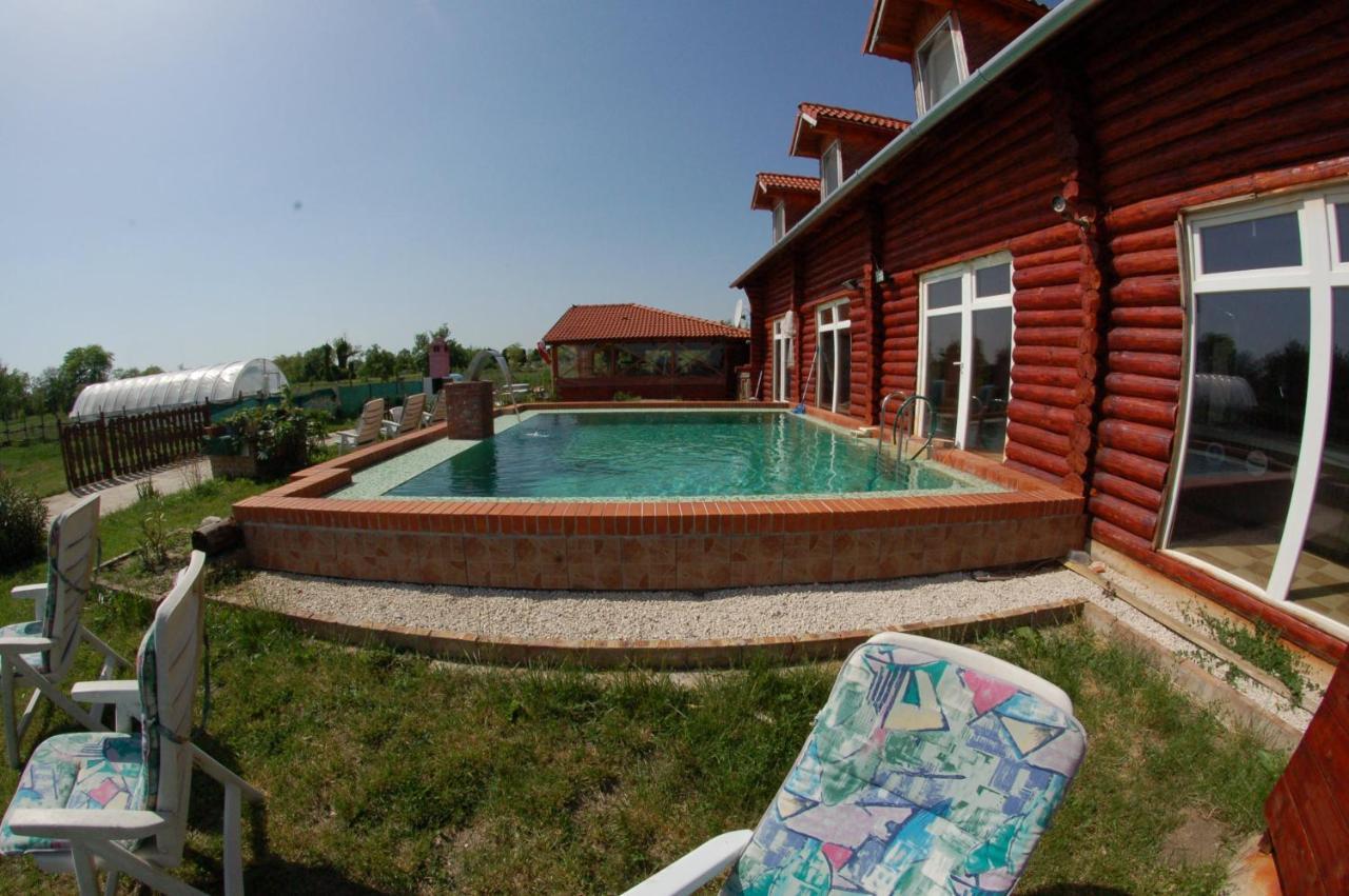 Roenk-Wellness Panzio Mezopeterd Bed & Breakfast Exterior photo