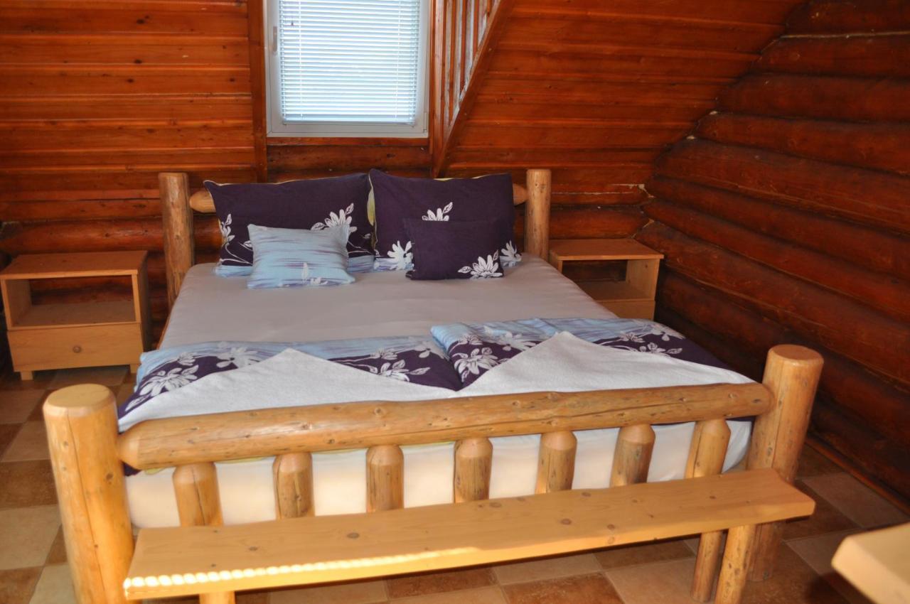 Roenk-Wellness Panzio Mezopeterd Bed & Breakfast Exterior photo