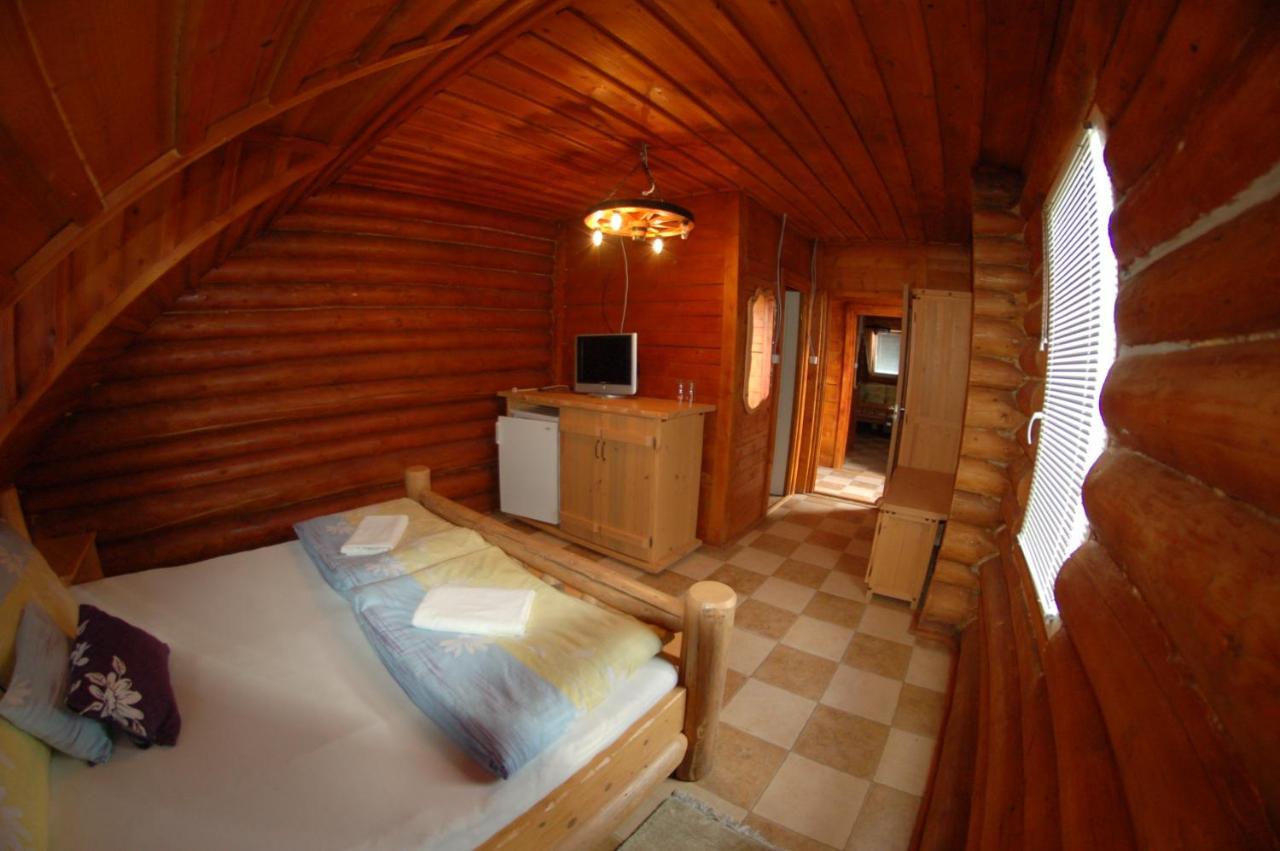 Roenk-Wellness Panzio Mezopeterd Bed & Breakfast Exterior photo